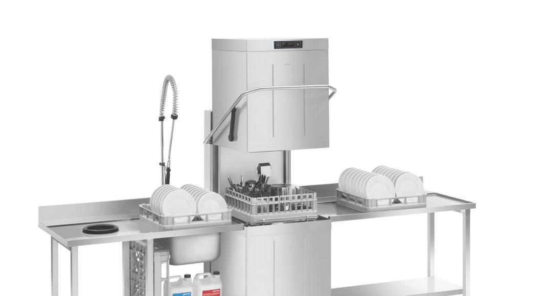 Neue Haubenspülmaschine von Smeg Foodservice